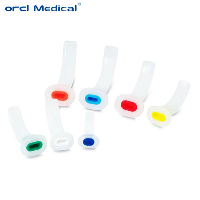 voie aérienne ergonomique Guedel avec des bords arrondis pour un confort accru du patient pendant l'insertion des voies aériennes
