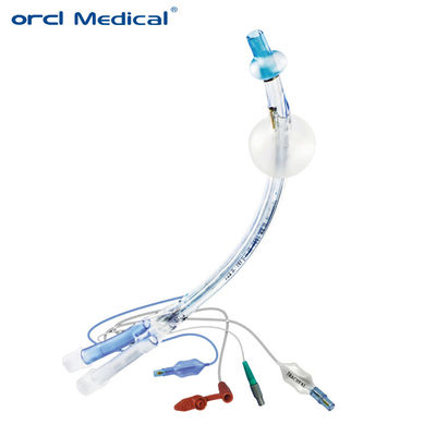 Opération chirurgicale avec menottes, tube endotrachéal sans menottes et caméra